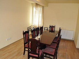 Casa de închiriat 5 camere, în Sibiu, zona Central