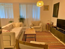 Apartament de vânzare 3 camere, în Bucureşti, zona Decebal