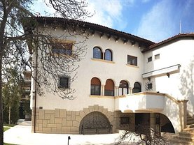 Casa de vânzare sau de închiriat 10 camere, în Bucureşti, zona Primăverii