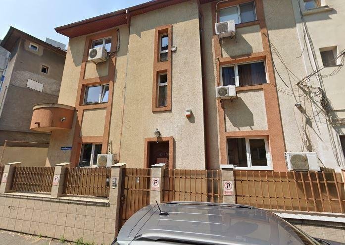 Unirii -Traian / Vila 8 camere , parcare curte 2 locuri