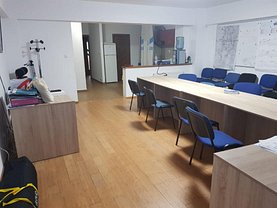 Apartament de vânzare 3 camere, în Constanta, zona Delfinariu