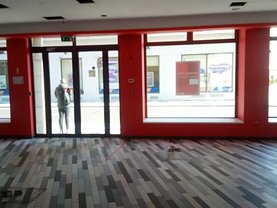 Închiriere spaţiu comercial