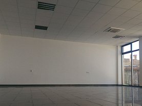 Vânzare spaţiu comercial