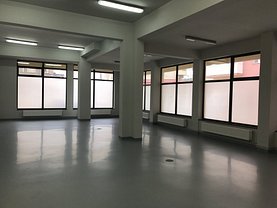 Vânzare spaţiu comercial