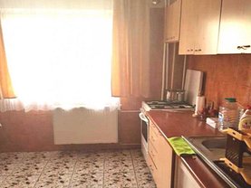 Apartament de vânzare 3 camere, în Bucuresti, zona Berceni