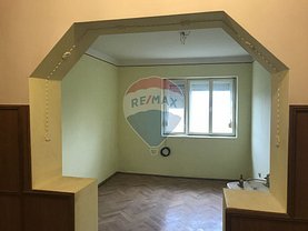 Apartament de vânzare 3 camere în Ghirisa