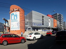 Vânzare spaţiu comercial
