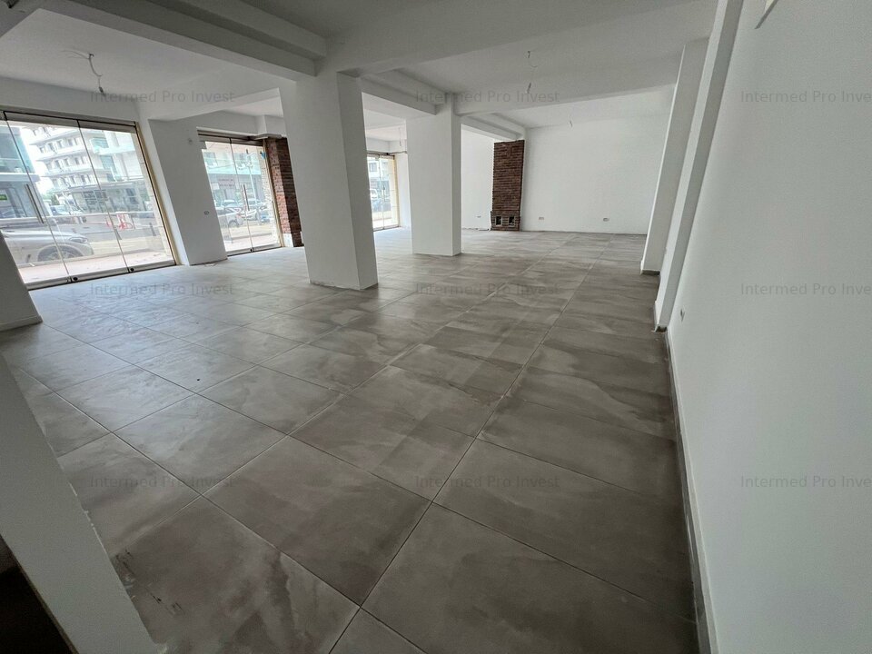 Mamaia-zona Opera-spatiu comercial 140mp-17000euro pe an