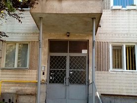 Apartament de vânzare 3 camere, în Resita, zona Micro I