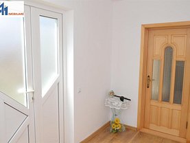 Casa de vânzare 5 camere, în Botoşani, zona Sud-Est