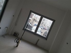 Închiriere spaţiu comercial