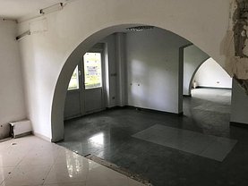 Vânzare spaţiu comercial
