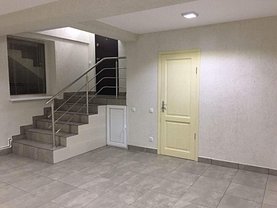 Vânzare spaţiu comercial