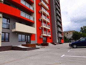 Vânzare spaţiu comercial