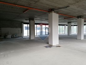 Vânzare spaţiu comercial