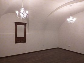 Închiriere spaţiu comercial