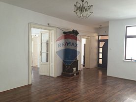 Închiriere spaţiu comercial