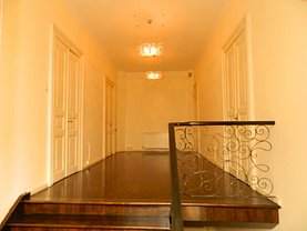 Casa de închiriat 8 camere, în Bucuresti, zona Calea Calarasilor