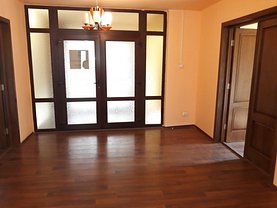 Apartament de vânzare 7 camere, în Targoviste, zona Ultracentral