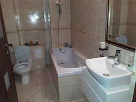 Apartament de vânzare 3 camere, în Targoviste, zona Ultracentral