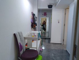 Apartament de vânzare 3 camere, în Targoviste, zona Micro 6