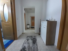 Apartament de vânzare 3 camere, în Targoviste, zona Micro 6