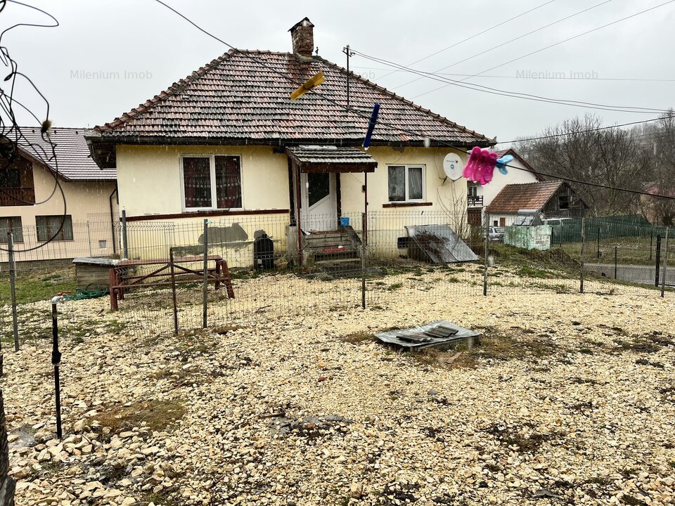 Vanzare casa individuala, 3 camere, teren 750 mp, Bran.