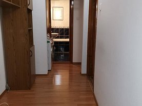 Apartament de închiriat 3 camere, în Buzău, zona Broşteni
