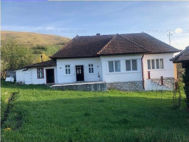 Vand casa la tara,la 30km de Cluj, cu gradina,sura,livada,teren total 2500mp