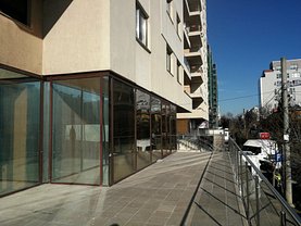 Vânzare spaţiu comercial