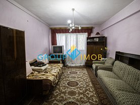 Apartament de închiriat 3 camere, în Bacău, zona Banca Naţională