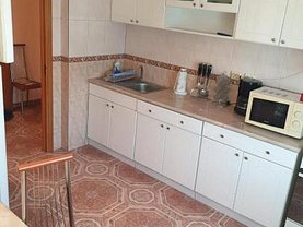 Apartament de vânzare 4 camere, în Bucureşti, zona Unirii