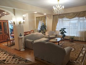 Casa de închiriat 8 camere, în Constanta, zona Tomis I