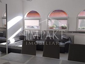 Casa de vânzare 8 camere, în Floresti