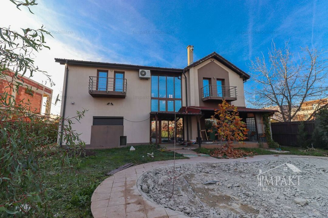 Casa individuala D+P+E si teren 1300mp cu 7 camere in Europa