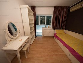 Apartament de vânzare 3 camere, în Bucuresti, zona P-ta Victoriei