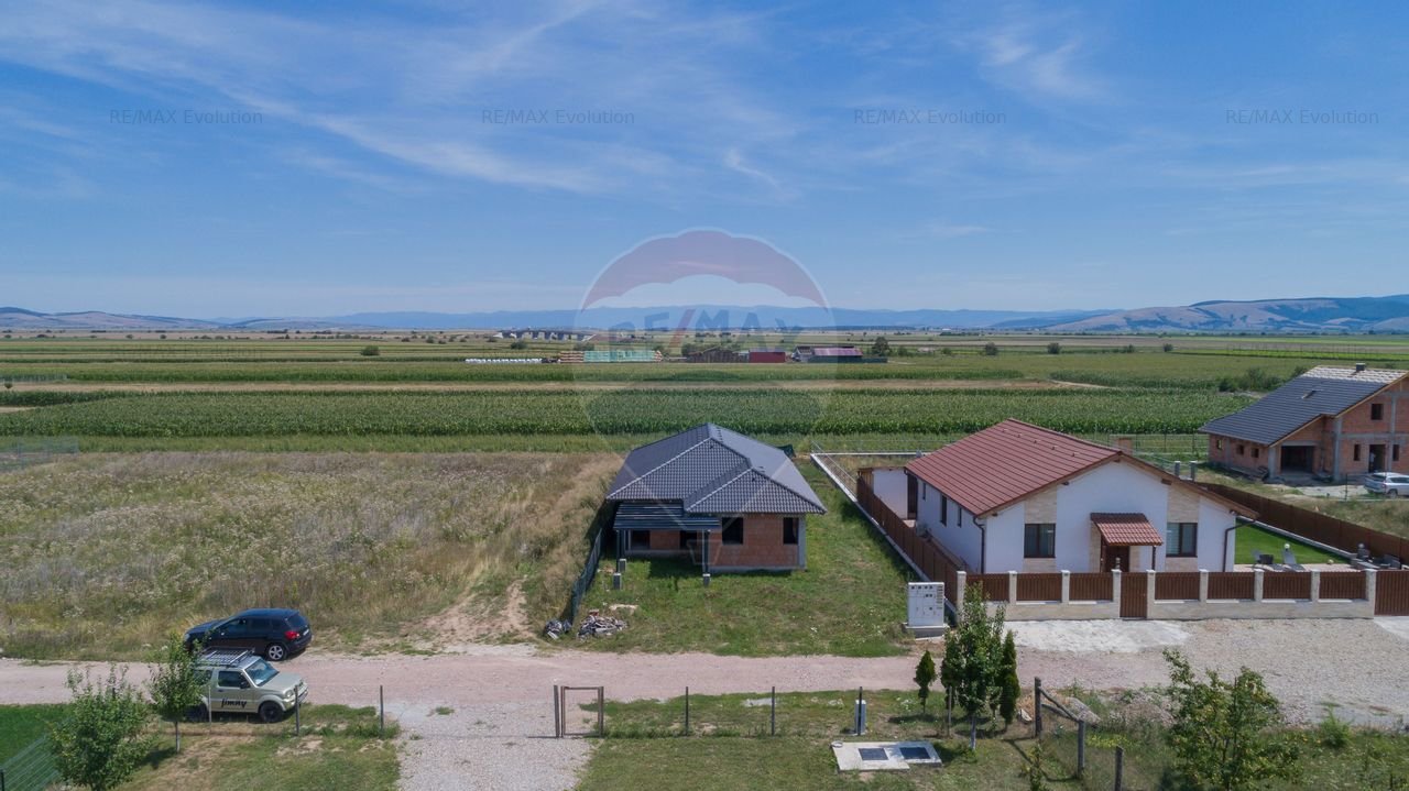 Comision 0% | Casa la rosu cu 3 camere de vanzare | Chilieni