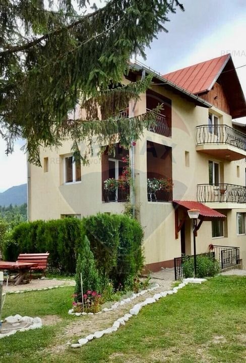 Vila cu 8 camere cu vedere panoramica la muntii Bucegi