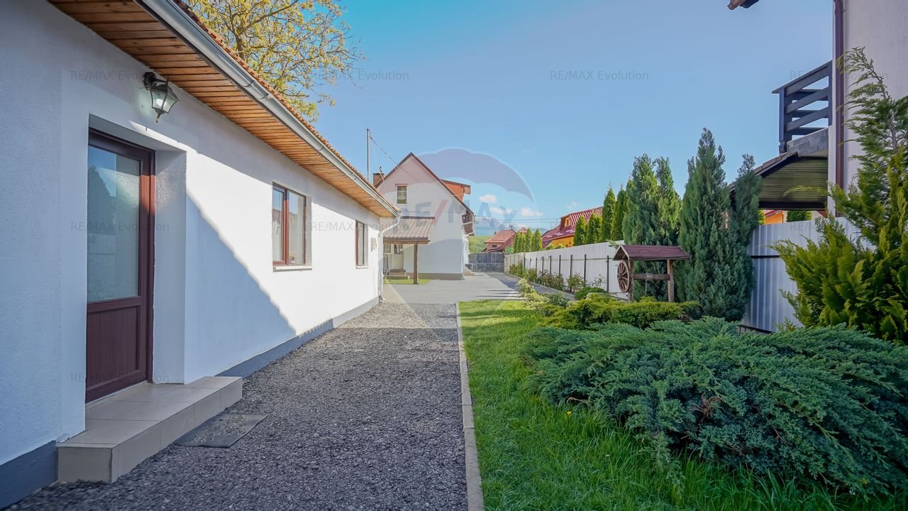 Casa cu 7 camere si spatiu comercial de vanzare in zona Tohanu Vechi