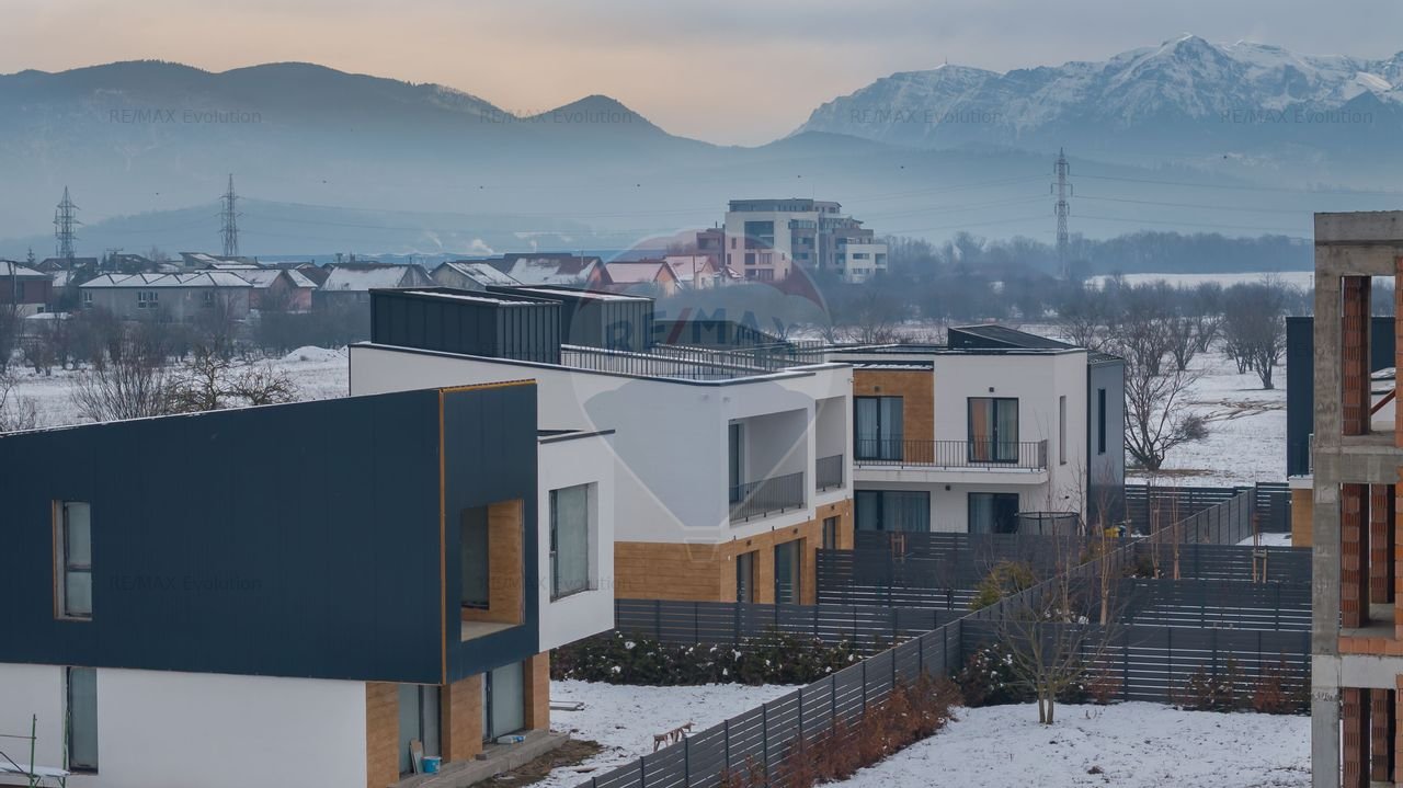 Casa / Vila cu 4 camere de vanzare in zona Ghimbav Livada
