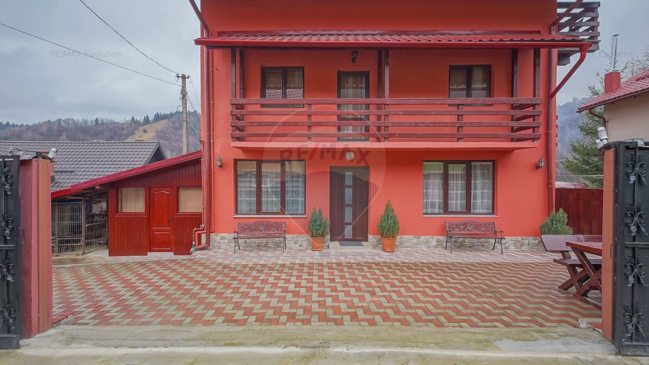 COMISION 0! Pensiune cu 7 camere de vanzare in Moieciu