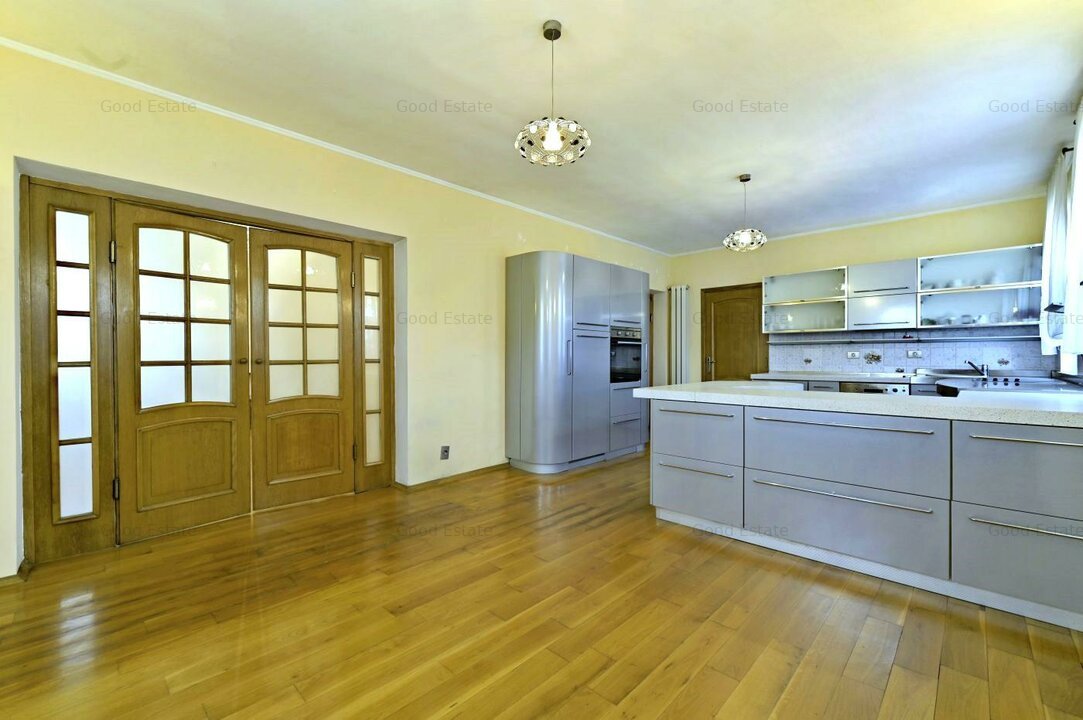 Vanzare casa 6 camere 264mp + garaj + garsoniera separata + 1490mp Centru Snagov