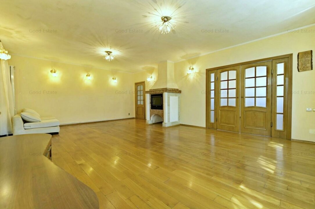 Vanzare vila 6 camere 264mp + garaj + garsoniera separata + 1490mp Centru Snagov