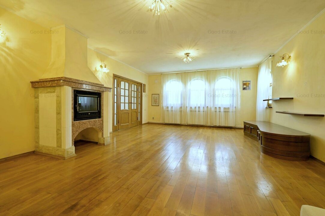 Vanzare vila 6 camere 264mp + garaj + garsoniera separata + 1490mp Centru Snagov