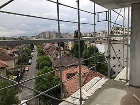 Apartament de vânzare 2 camere, în Bucureşti, zona Decebal
