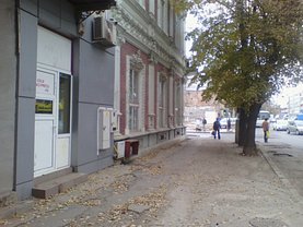 Închiriere spaţiu comercial