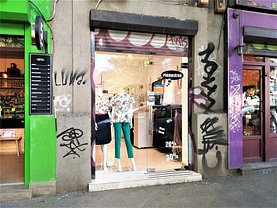 Închiriere spaţiu comercial