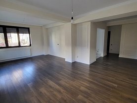 Apartament de vanzare 3 camere, în Bucuresti, zona Aviatorilor