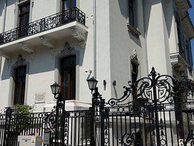 Casa de vânzare sau de închiriat 20 camere, în Bucuresti, zona P-ta Victoriei