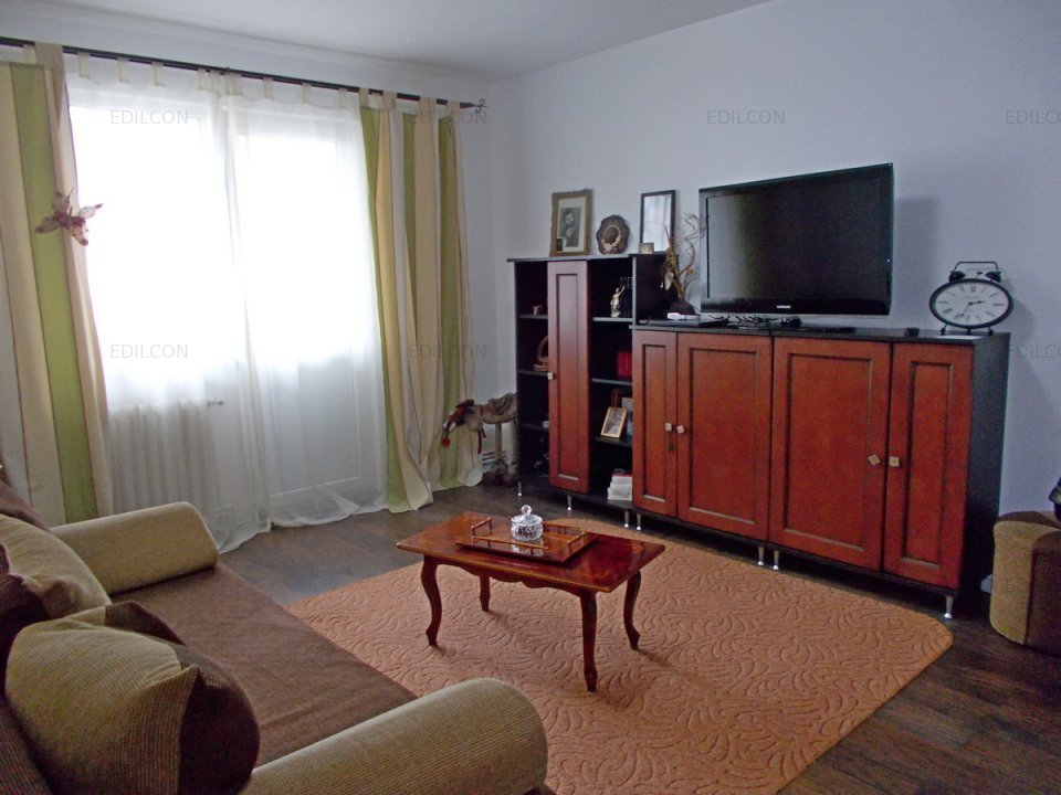 Apartament 3 camere, etajul 2 pe Calea Cisnadiei - imaginea 1